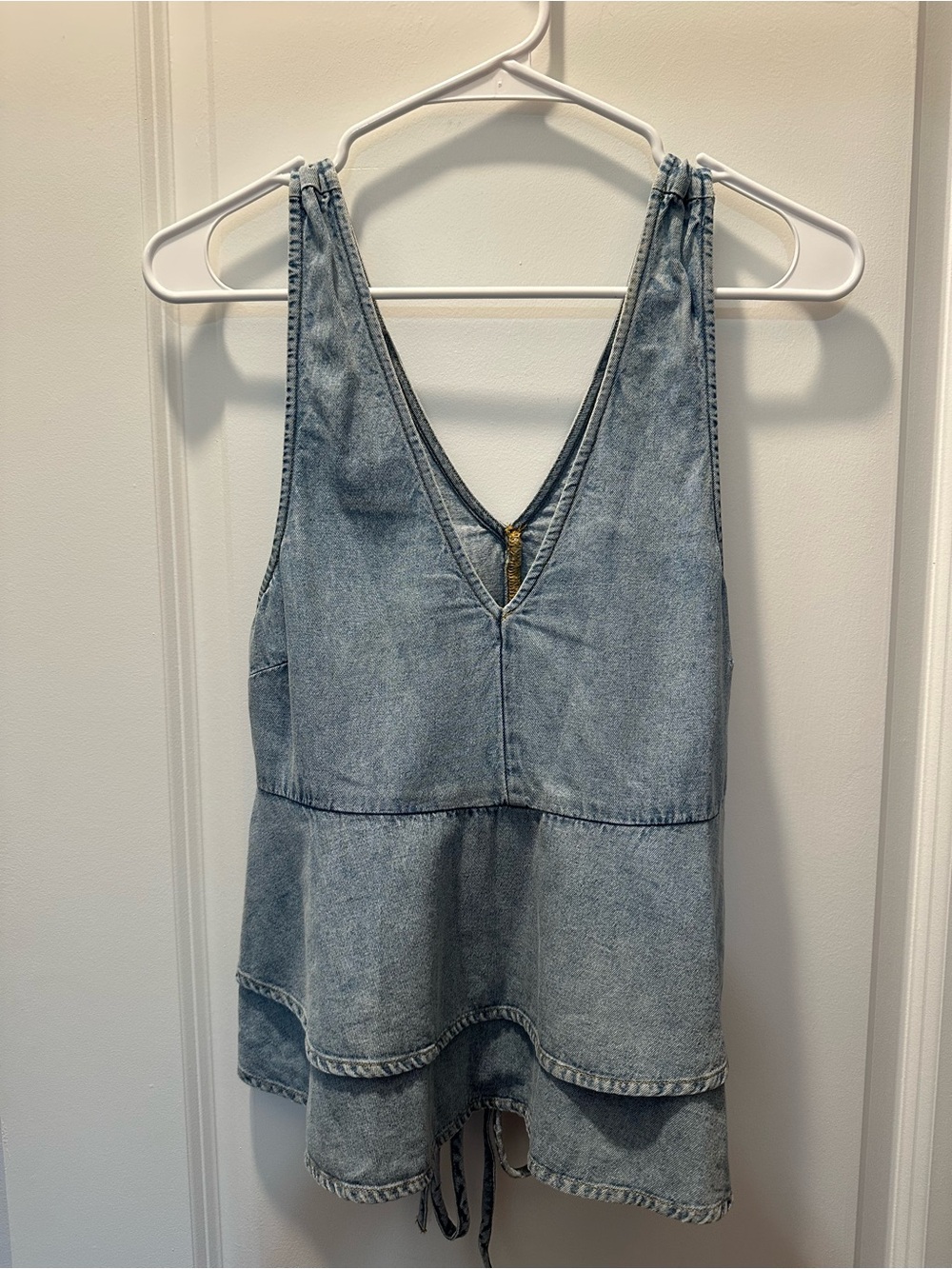American Eagle Denim V-Neck Women’s Light Blue Tank Top with a tie back size M
